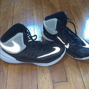 Nike unisex basketball sneakers